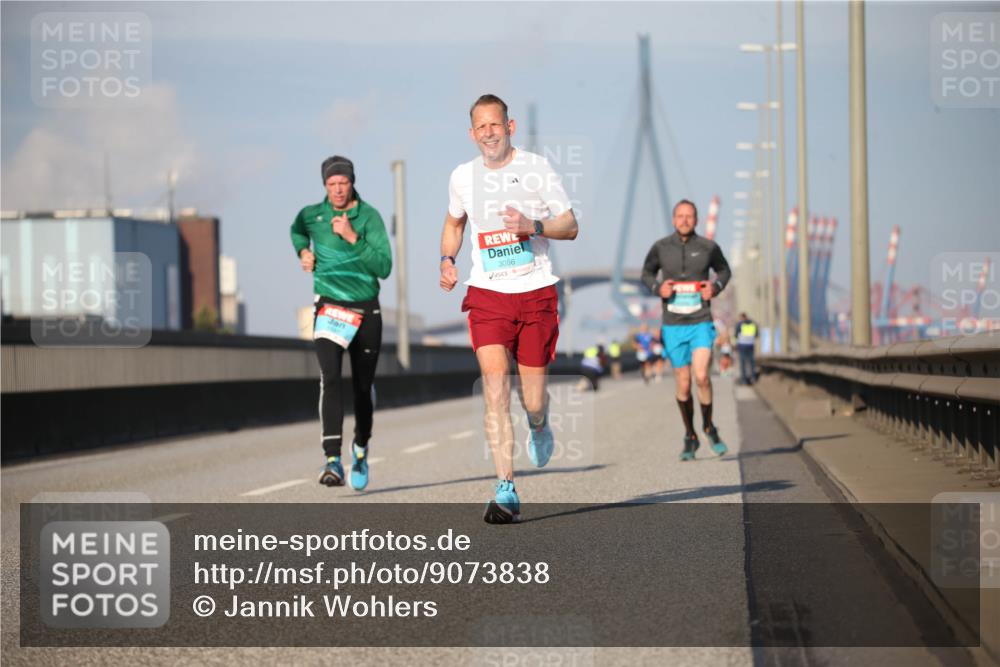 03.10.2025 - Köhlbrandbrückenlauf Jannik Wohlers http://msf.ph/oto/9073838 03.10.2025 09:39:56 Position 3 3086 meine-sportfotos.de