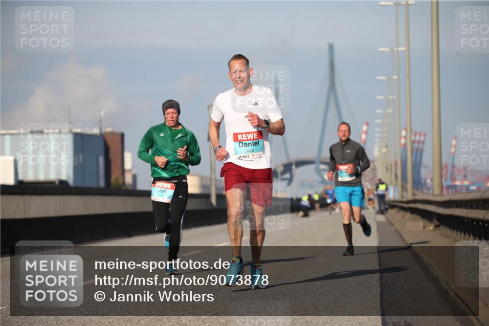 03.10.2025 - Köhlbrandbrückenlauf Jannik Wohlers http://msf.ph/oto/9073878 03.10.2025 09:39:57 Position 3 1187, 3086 meine-sportfotos.de