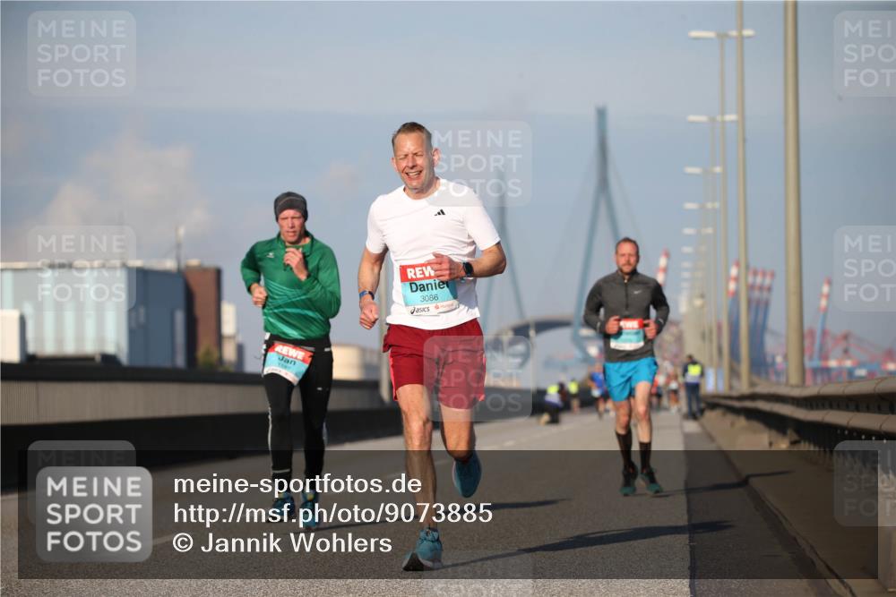 03.10.2025 - Köhlbrandbrückenlauf Jannik Wohlers http://msf.ph/oto/9073885 03.10.2025 09:39:57 Position 3 1187, 3086 meine-sportfotos.de