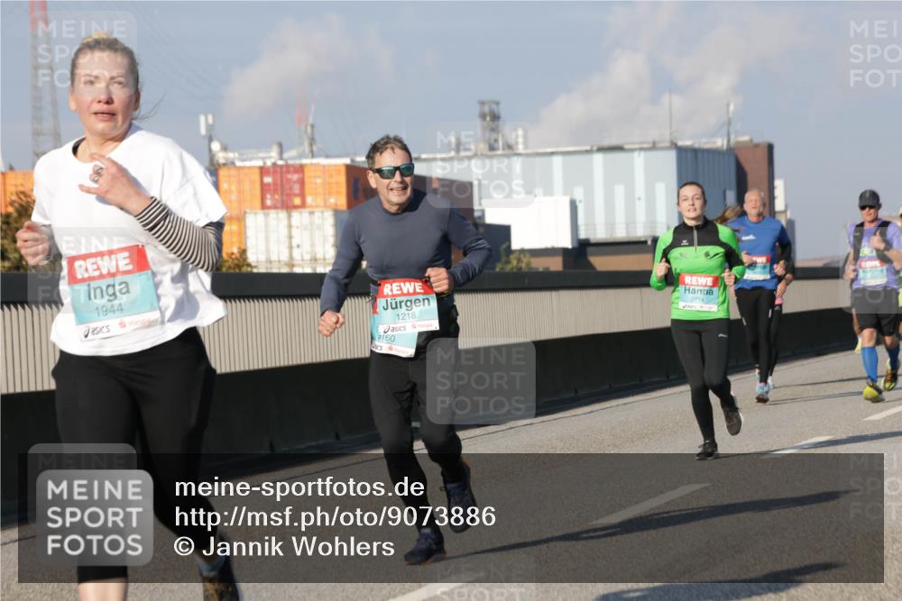 03.10.2025 - Köhlbrandbrückenlauf Jannik Wohlers http://msf.ph/oto/9073886 03.10.2025 09:50:48 Position 3 1944, 1218, 160, 2714 meine-sportfotos.de