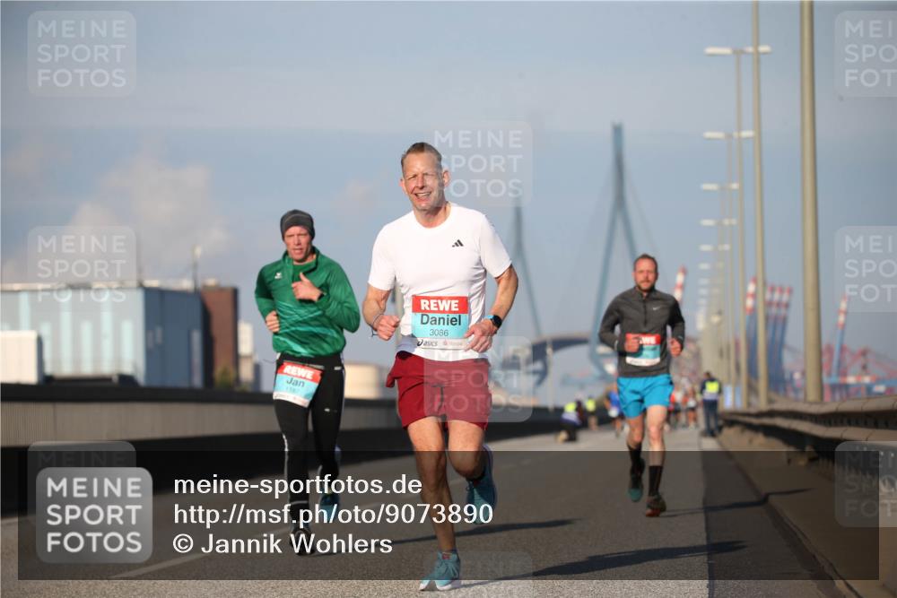 03.10.2025 - Köhlbrandbrückenlauf Jannik Wohlers http://msf.ph/oto/9073890 03.10.2025 09:39:57 Position 3 1187, 3086 meine-sportfotos.de