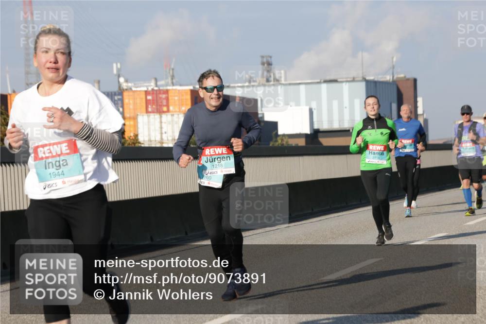 03.10.2025 - Köhlbrandbrückenlauf Jannik Wohlers http://msf.ph/oto/9073891 03.10.2025 09:50:48 Position 3 1944, 1218, 160, 2714 meine-sportfotos.de