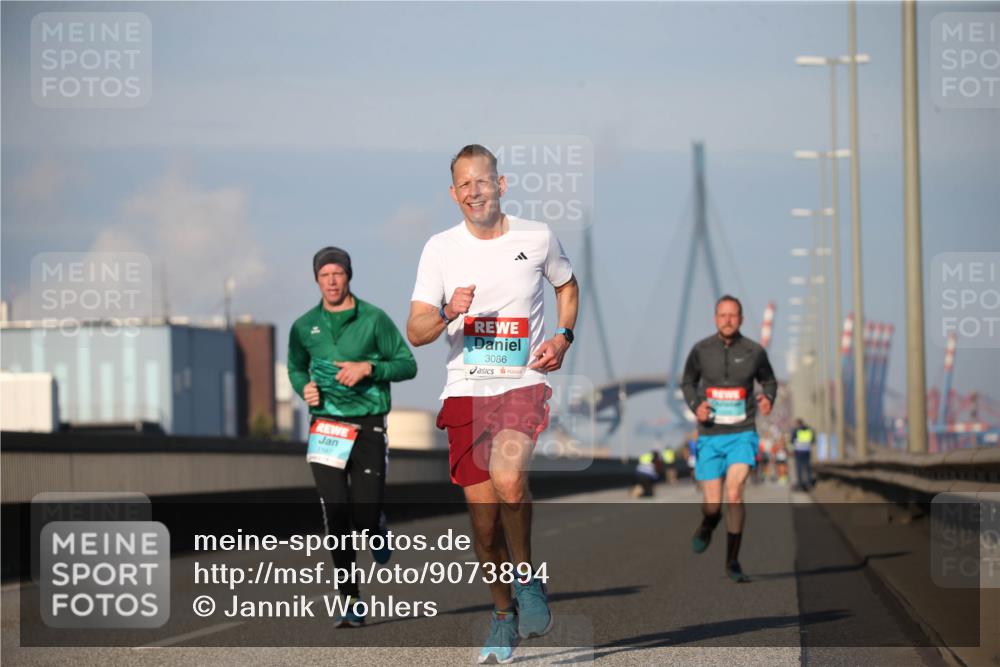 03.10.2025 - Köhlbrandbrückenlauf Jannik Wohlers http://msf.ph/oto/9073894 03.10.2025 09:39:57 Position 3 3086 meine-sportfotos.de