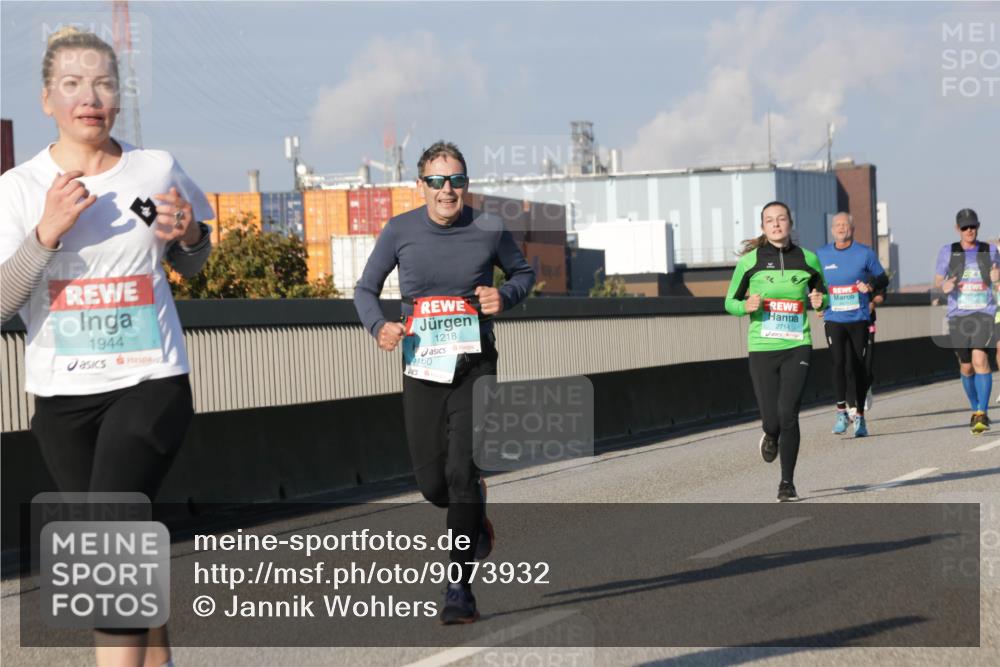 03.10.2025 - Köhlbrandbrückenlauf Jannik Wohlers http://msf.ph/oto/9073932 03.10.2025 09:50:48 Position 3 1944, 160, 1218, 2714 meine-sportfotos.de
