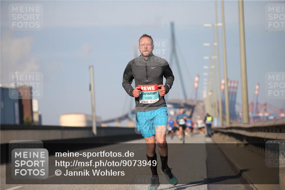 03.10.2025 - Köhlbrandbrückenlauf Jannik Wohlers http://msf.ph/oto/9073949 03.10.2025 09:40:00 Position 3 1026 meine-sportfotos.de