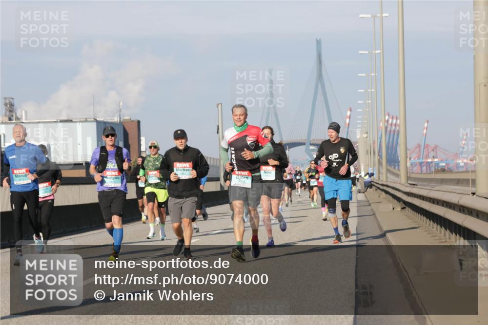 03.10.2025 - Köhlbrandbrückenlauf Jannik Wohlers http://msf.ph/oto/9074000 03.10.2025 09:50:51 Position 3 1415, 1403, 1152, 3053 meine-sportfotos.de