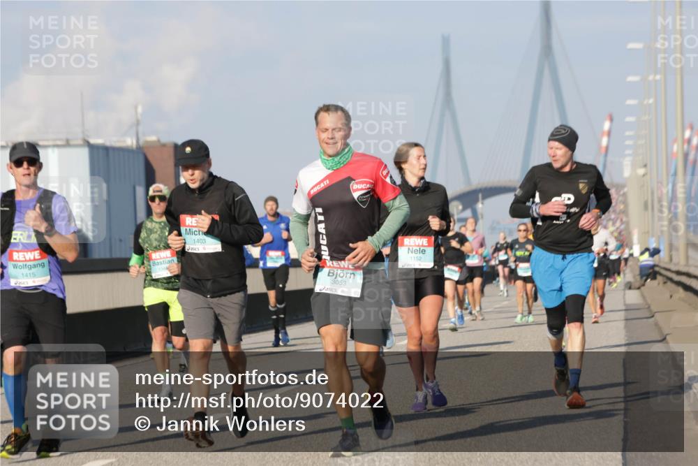 03.10.2025 - Köhlbrandbrückenlauf Jannik Wohlers http://msf.ph/oto/9074022 03.10.2025 09:50:52 Position 3 1415, 1403, 3053, 1152 meine-sportfotos.de