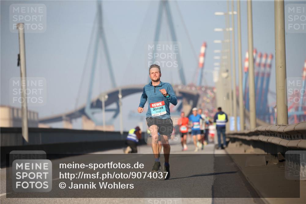 03.10.2025 - Köhlbrandbrückenlauf Jannik Wohlers http://msf.ph/oto/9074037 03.10.2025 09:40:08 Position 3 3350 meine-sportfotos.de