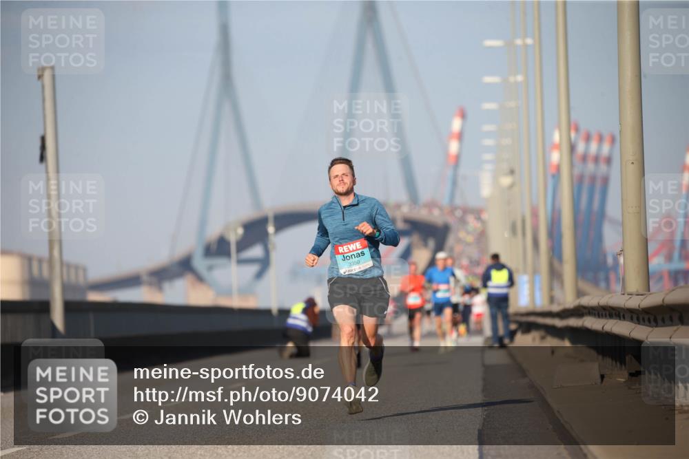 03.10.2025 - Köhlbrandbrückenlauf Jannik Wohlers http://msf.ph/oto/9074042 03.10.2025 09:40:08 Position 3 3350 meine-sportfotos.de