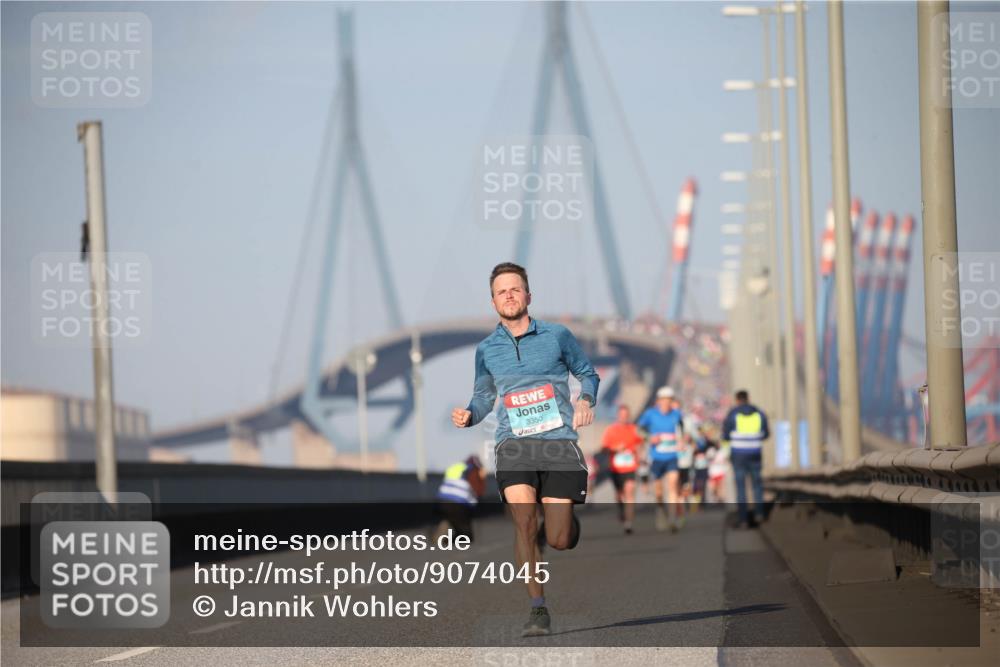 03.10.2025 - Köhlbrandbrückenlauf Jannik Wohlers http://msf.ph/oto/9074045 03.10.2025 09:40:08 Position 3 3350 meine-sportfotos.de
