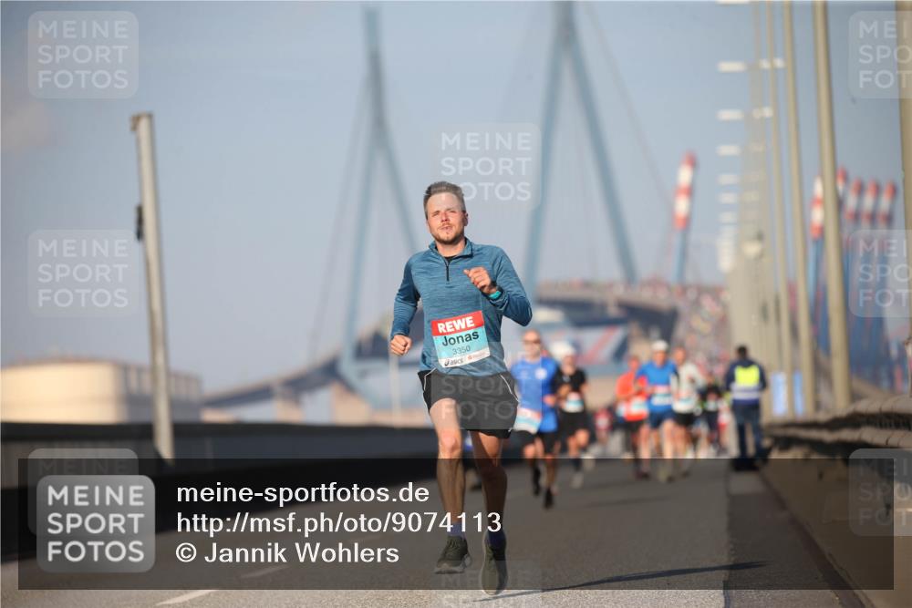 03.10.2025 - Köhlbrandbrückenlauf Jannik Wohlers http://msf.ph/oto/9074113 03.10.2025 09:40:09 Position 3 3350 meine-sportfotos.de