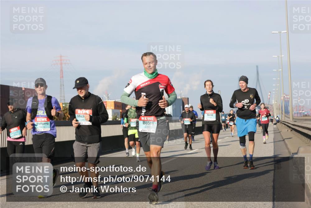 03.10.2025 - Köhlbrandbrückenlauf Jannik Wohlers http://msf.ph/oto/9074144 03.10.2025 09:50:55 Position 3 3799, 1403, 1415, 3053 meine-sportfotos.de