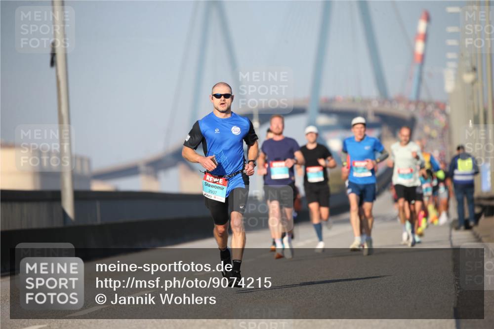03.10.2025 - Köhlbrandbrückenlauf Jannik Wohlers http://msf.ph/oto/9074215 03.10.2025 09:40:16 Position 3 2937 meine-sportfotos.de