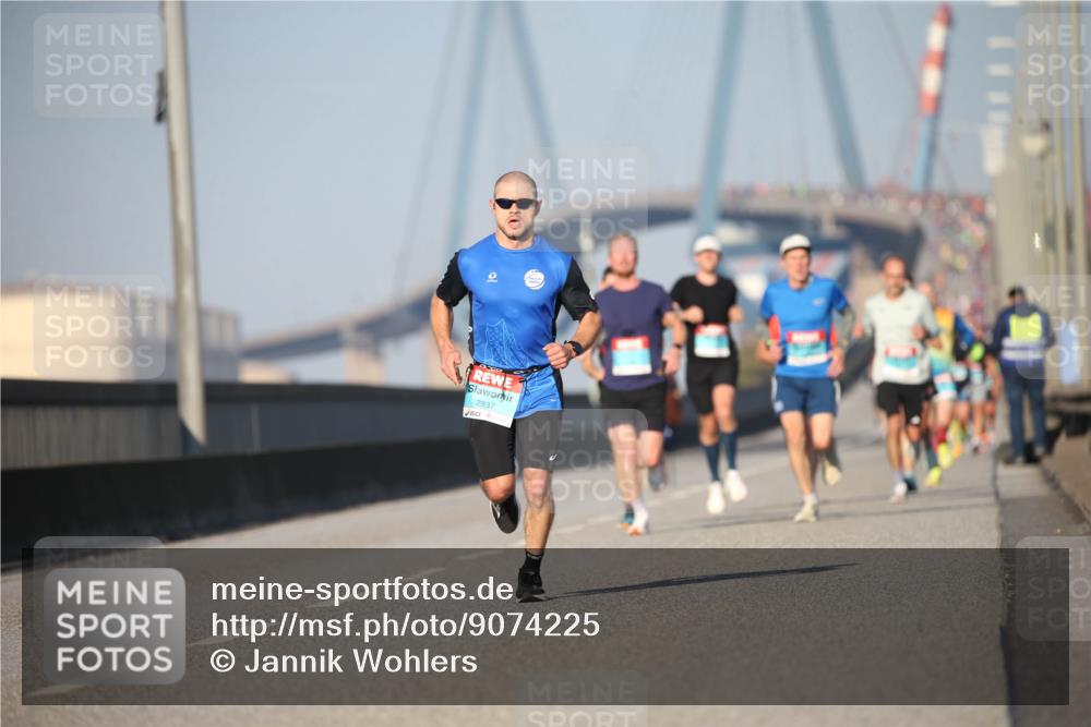 03.10.2025 - Köhlbrandbrückenlauf Jannik Wohlers http://msf.ph/oto/9074225 03.10.2025 09:40:16 Position 3 2937 meine-sportfotos.de