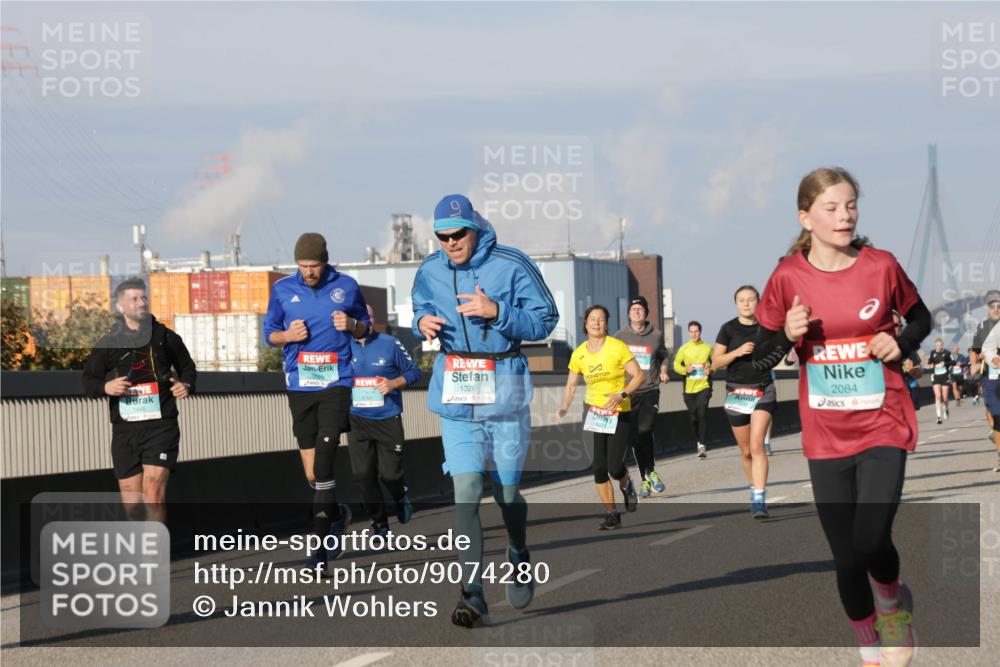 03.10.2025 - Köhlbrandbrückenlauf Jannik Wohlers http://msf.ph/oto/9074280 03.10.2025 09:51:00 Position 3 1445, 1328, 2084 meine-sportfotos.de
