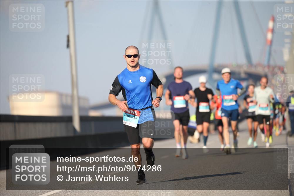 03.10.2025 - Köhlbrandbrückenlauf Jannik Wohlers http://msf.ph/oto/9074286 03.10.2025 09:40:18 Position 3 2937 meine-sportfotos.de