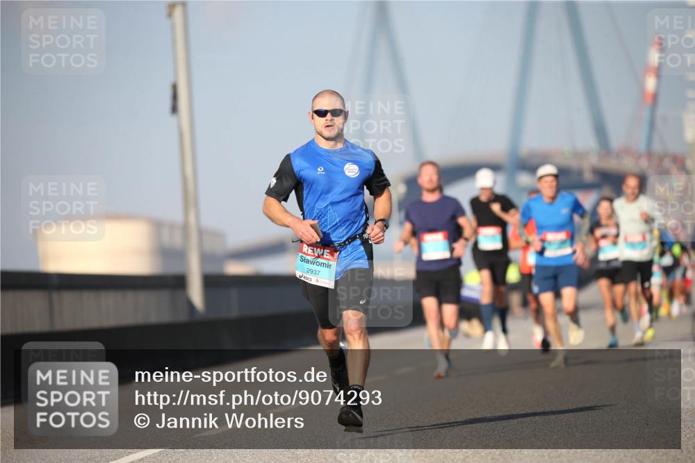03.10.2025 - Köhlbrandbrückenlauf Jannik Wohlers http://msf.ph/oto/9074293 03.10.2025 09:40:18 Position 3 2937 meine-sportfotos.de