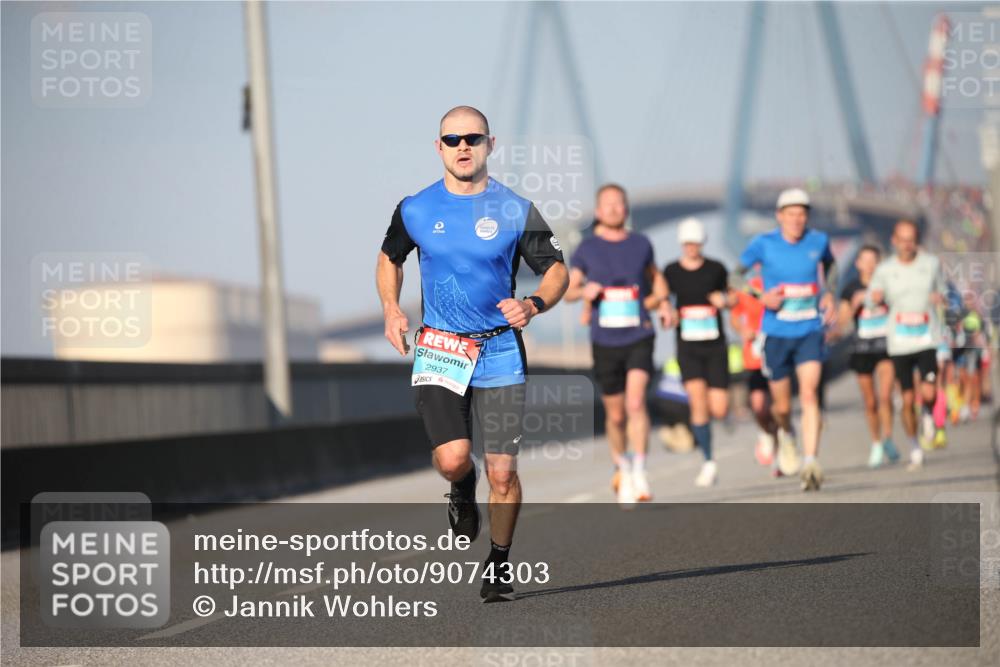 03.10.2025 - Köhlbrandbrückenlauf Jannik Wohlers http://msf.ph/oto/9074303 03.10.2025 09:40:18 Position 3 2937 meine-sportfotos.de