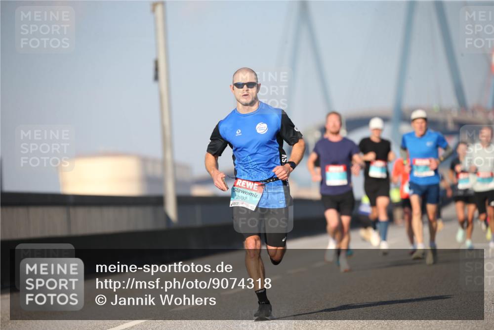 03.10.2025 - Köhlbrandbrückenlauf Jannik Wohlers http://msf.ph/oto/9074318 03.10.2025 09:40:19 Position 3 2937 meine-sportfotos.de