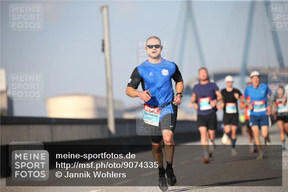 03.10.2025 - Köhlbrandbrückenlauf Jannik Wohlers http://msf.ph/oto/9074335 03.10.2025 09:40:19 Position 3 2937 meine-sportfotos.de