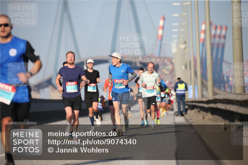 03.10.2025 - Köhlbrandbrückenlauf Jannik Wohlers http://msf.ph/oto/9074340 03.10.2025 09:40:20 Position 3 3809, 3248 meine-sportfotos.de
