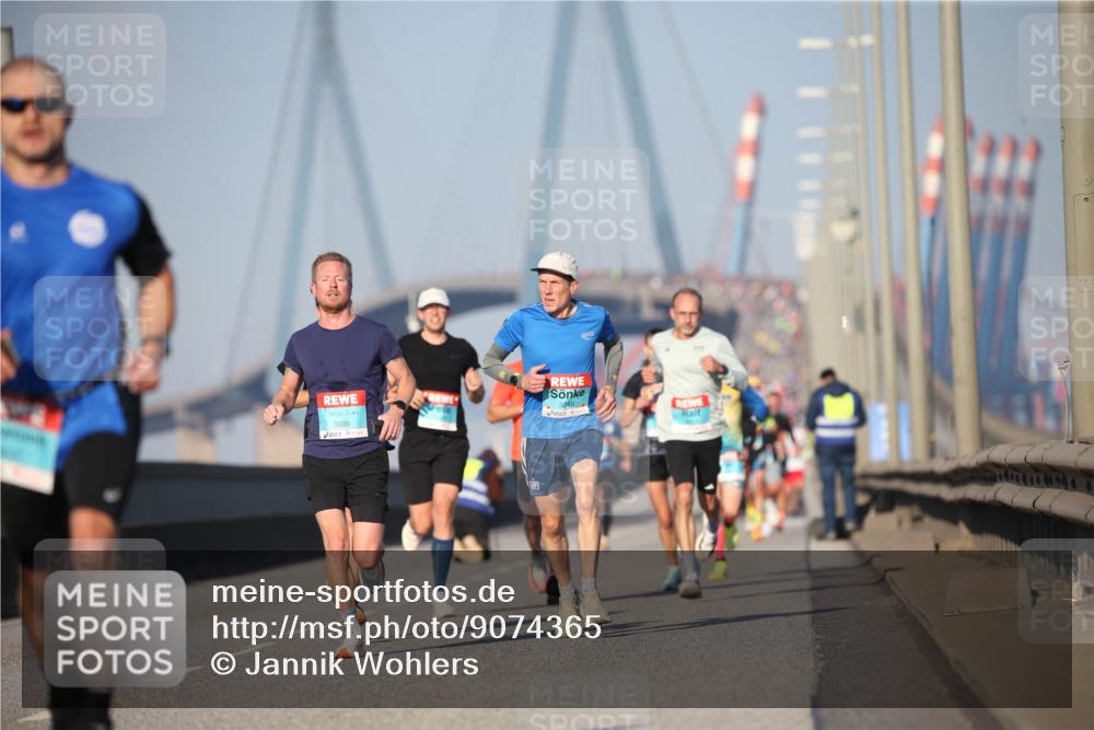 03.10.2025 - Köhlbrandbrückenlauf Jannik Wohlers http://msf.ph/oto/9074365 03.10.2025 09:40:20 Position 3 3809, 3248 meine-sportfotos.de