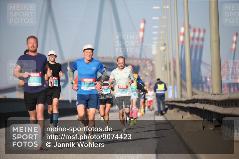 03.10.2025 - Köhlbrandbrückenlauf Jannik Wohlers http://msf.ph/oto/9074423 03.10.2025 09:40:22 Position 3 3267 meine-sportfotos.de