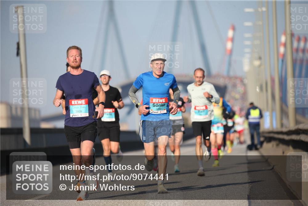 03.10.2025 - Köhlbrandbrückenlauf Jannik Wohlers http://msf.ph/oto/9074441 03.10.2025 09:40:23 Position 3 3809, 3248 meine-sportfotos.de