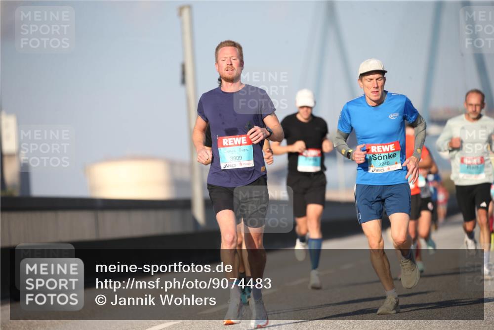 03.10.2025 - Köhlbrandbrückenlauf Jannik Wohlers http://msf.ph/oto/9074483 03.10.2025 09:40:24 Position 3 3809, 3248 meine-sportfotos.de