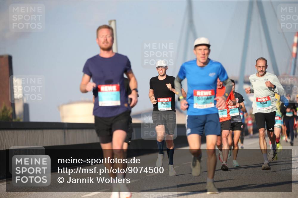 03.10.2025 - Köhlbrandbrückenlauf Jannik Wohlers http://msf.ph/oto/9074500 03.10.2025 09:40:25 Position 3 3299, 012, 3008, 3267 meine-sportfotos.de