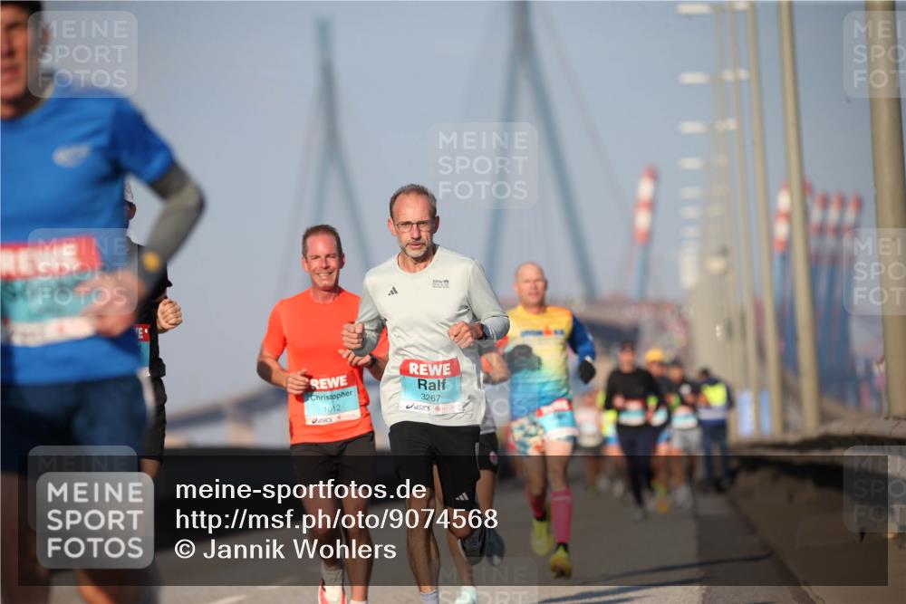03.10.2025 - Köhlbrandbrückenlauf Jannik Wohlers http://msf.ph/oto/9074568 03.10.2025 09:40:28 Position 3 1012, 3267 meine-sportfotos.de