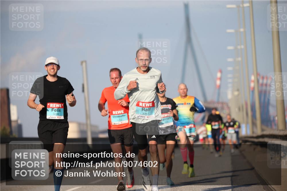 03.10.2025 - Köhlbrandbrückenlauf Jannik Wohlers http://msf.ph/oto/9074602 03.10.2025 09:40:29 Position 3 3299, 1012, 3267 meine-sportfotos.de