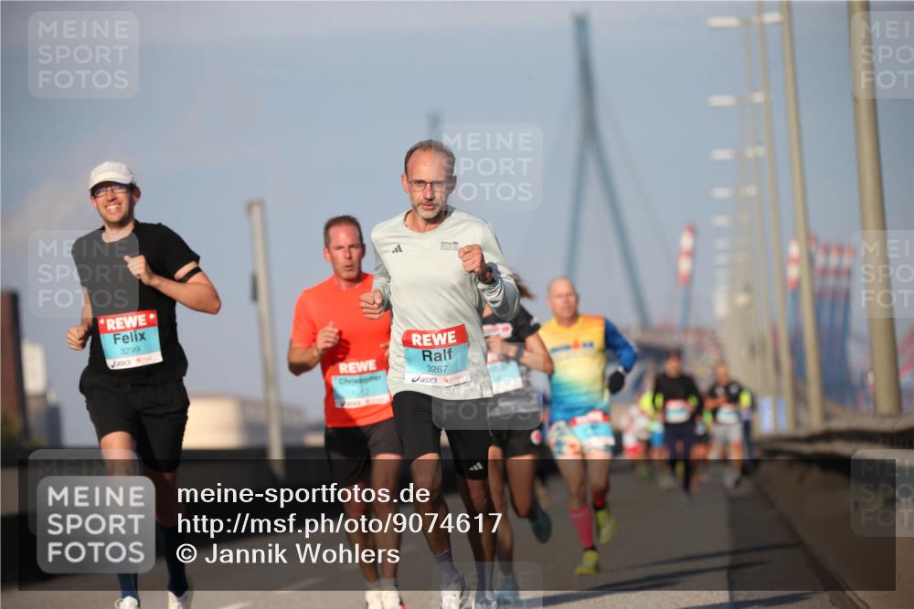 03.10.2025 - Köhlbrandbrückenlauf Jannik Wohlers http://msf.ph/oto/9074617 03.10.2025 09:40:29 Position 3 3299, 1012, 3267 meine-sportfotos.de