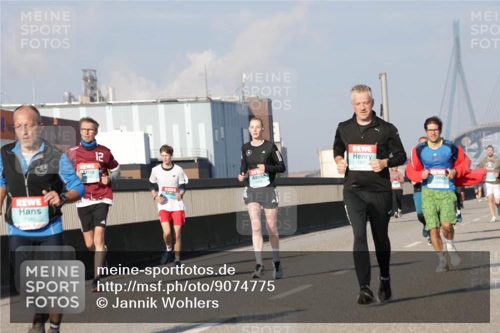 03.10.2025 - Köhlbrandbrückenlauf Jannik Wohlers http://msf.ph/oto/9074775 03.10.2025 09:51:15 Position 3 1340, 243, 12, 2698, 1397, 3484 meine-sportfotos.de