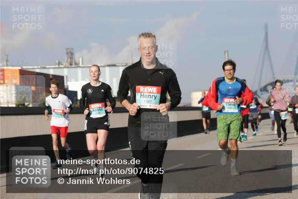 03.10.2025 - Köhlbrandbrückenlauf Jannik Wohlers http://msf.ph/oto/9074825 03.10.2025 09:51:18 Position 3 2698, 1397, 3484 meine-sportfotos.de