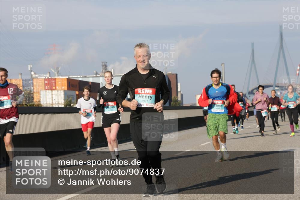 03.10.2025 - Köhlbrandbrückenlauf Jannik Wohlers http://msf.ph/oto/9074837 03.10.2025 09:51:18 Position 3 12, 2698, 1397, 3484 meine-sportfotos.de