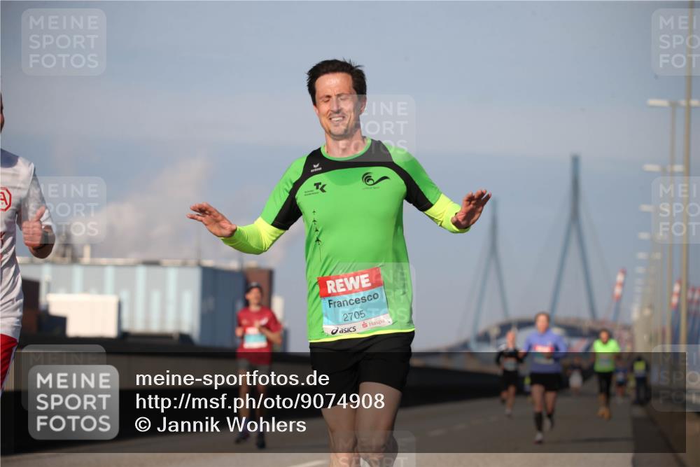 03.10.2025 - Köhlbrandbrückenlauf Jannik Wohlers http://msf.ph/oto/9074908 03.10.2025 09:41:00 Position 3 2705 meine-sportfotos.de