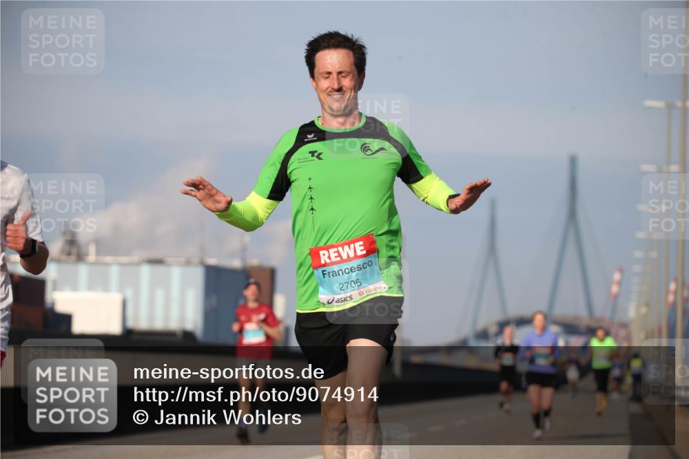 03.10.2025 - Köhlbrandbrückenlauf Jannik Wohlers http://msf.ph/oto/9074914 03.10.2025 09:41:00 Position 3 2705 meine-sportfotos.de