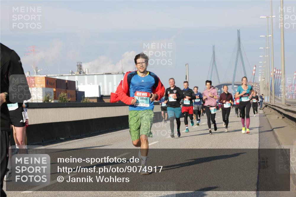 03.10.2025 - Köhlbrandbrückenlauf Jannik Wohlers http://msf.ph/oto/9074917 03.10.2025 09:51:20 Position 3 698, 3484 meine-sportfotos.de