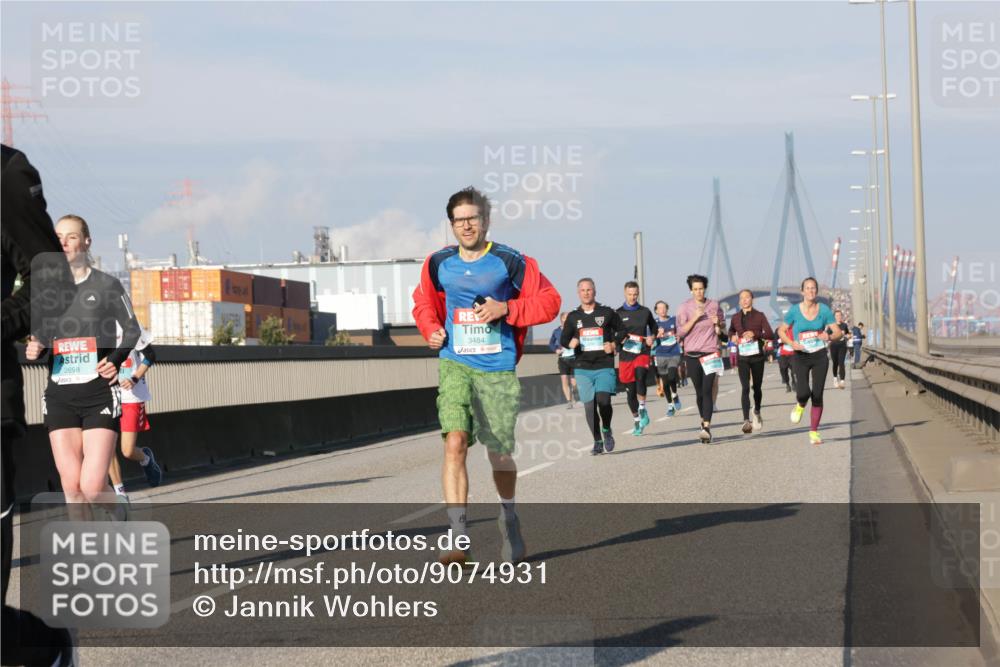 03.10.2025 - Köhlbrandbrückenlauf Jannik Wohlers http://msf.ph/oto/9074931 03.10.2025 09:51:20 Position 3 2698, 3484 meine-sportfotos.de