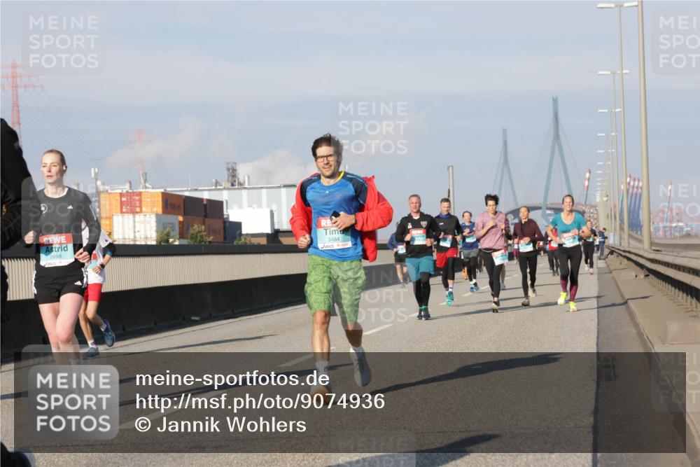 03.10.2025 - Köhlbrandbrückenlauf Jannik Wohlers http://msf.ph/oto/9074936 03.10.2025 09:51:20 Position 3 2698, 3484 meine-sportfotos.de