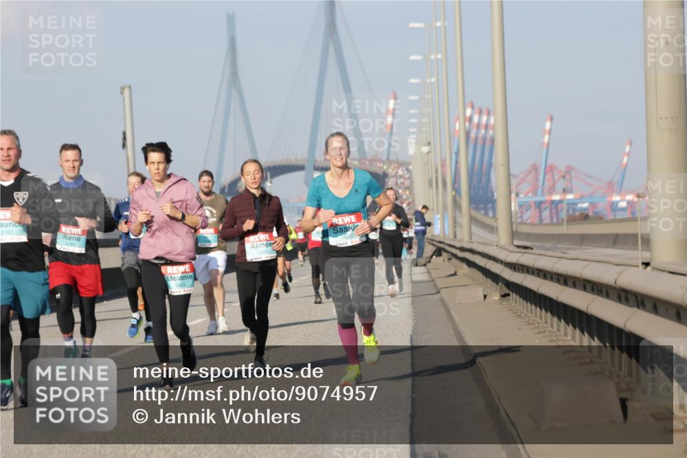 03.10.2025 - Köhlbrandbrückenlauf Jannik Wohlers http://msf.ph/oto/9074957 03.10.2025 09:51:21 Position 3 2761, 3188, 1424, 3409, 1626 meine-sportfotos.de