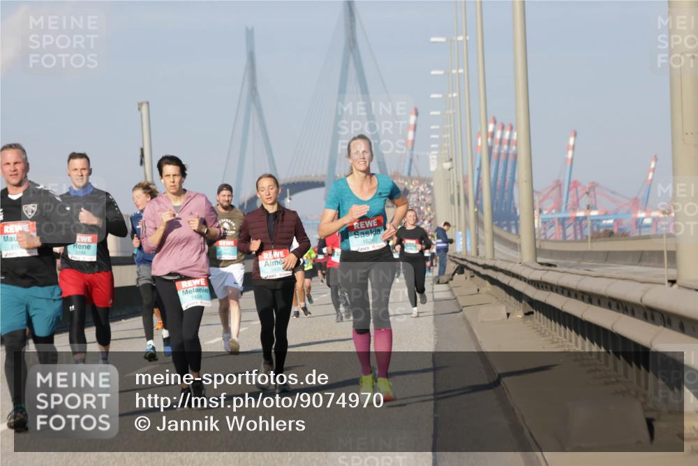 03.10.2025 - Köhlbrandbrückenlauf Jannik Wohlers http://msf.ph/oto/9074970 03.10.2025 09:51:21 Position 3 270, 3188, 1424, 3409, 1626 meine-sportfotos.de