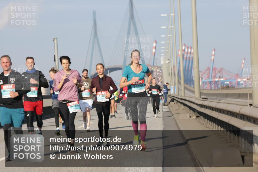 03.10.2025 - Köhlbrandbrückenlauf Jannik Wohlers http://msf.ph/oto/9074979 03.10.2025 09:51:21 Position 3 276, 3188, 1424, 3409, 1626 meine-sportfotos.de