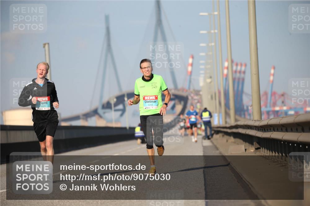 03.10.2025 - Köhlbrandbrückenlauf Jannik Wohlers http://msf.ph/oto/9075030 03.10.2025 09:41:08 Position 3 1029, 3262 meine-sportfotos.de