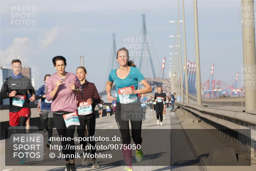 03.10.2025 - Köhlbrandbrückenlauf Jannik Wohlers http://msf.ph/oto/9075050 03.10.2025 09:51:24 Position 3 3188, 1424, 3409, 1626 meine-sportfotos.de
