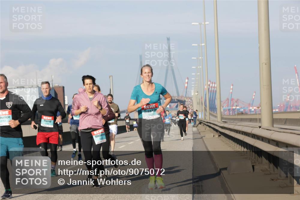 03.10.2025 - Köhlbrandbrückenlauf Jannik Wohlers http://msf.ph/oto/9075072 03.10.2025 09:51:24 Position 3 2761, 3188, 1424, 1626 meine-sportfotos.de
