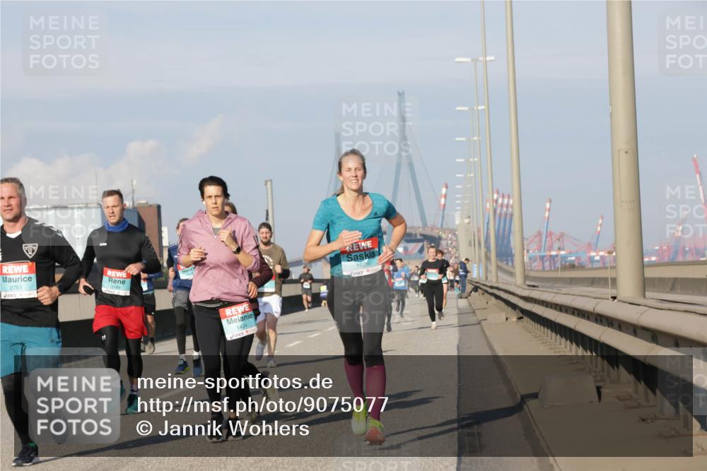 03.10.2025 - Köhlbrandbrückenlauf Jannik Wohlers http://msf.ph/oto/9075077 03.10.2025 09:51:24 Position 3 2761, 3188, 1424, 1626 meine-sportfotos.de