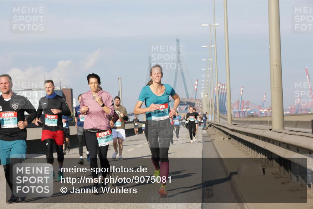 03.10.2025 - Köhlbrandbrückenlauf Jannik Wohlers http://msf.ph/oto/9075081 03.10.2025 09:51:24 Position 3 2761, 3188, 1424, 1626 meine-sportfotos.de