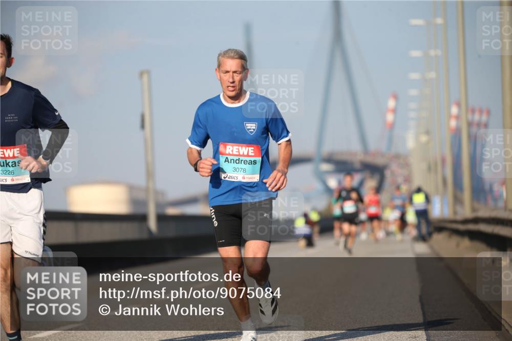 03.10.2025 - Köhlbrandbrückenlauf Jannik Wohlers http://msf.ph/oto/9075084 03.10.2025 09:41:27 Position 3 3226, 3078 meine-sportfotos.de